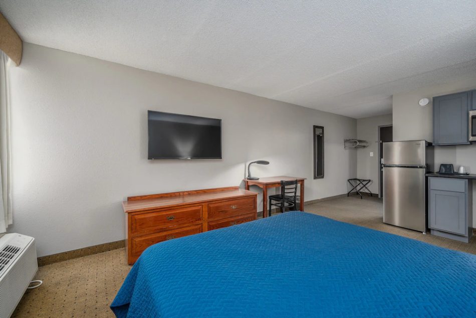 King Room bathroom